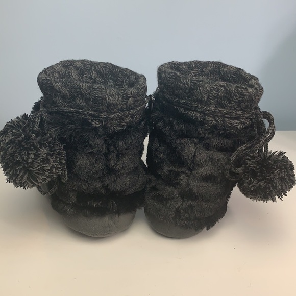 Winter Cozy Cable Knit Slippers - Picture 7 of 8